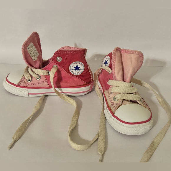 Toddler (sz6) pink high top converse - Picture 3 of 9